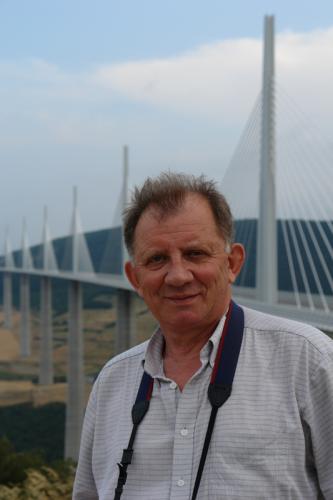 Flaga Kazimierz wiadukt Millau 6694.jpg